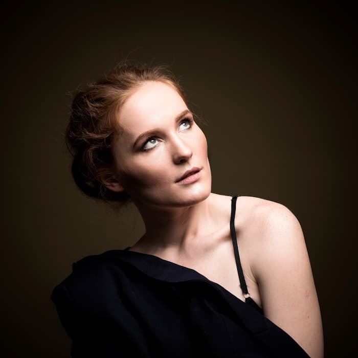 Portrait d'une coiffeuse styliste